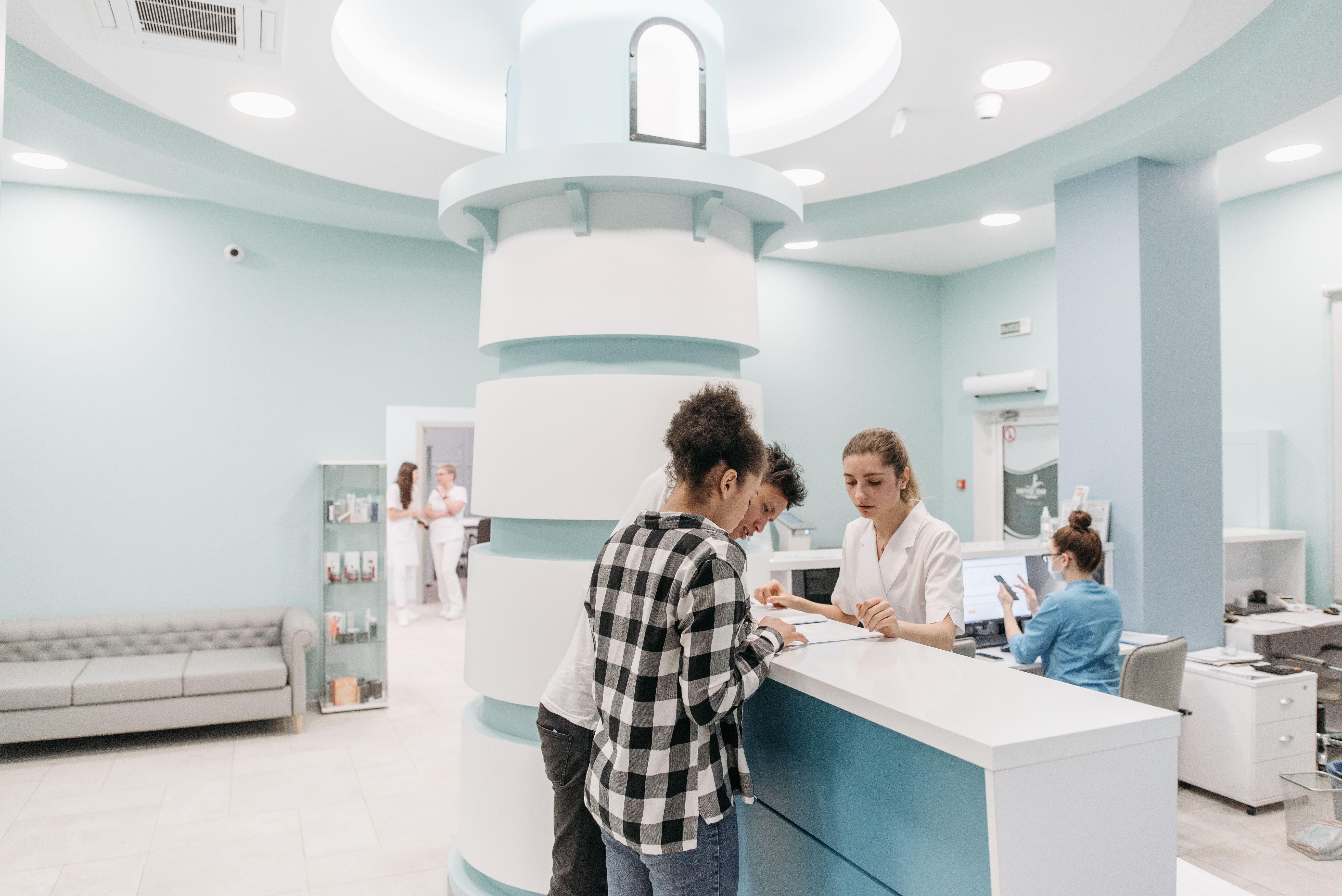 Nachi Medical Solutions nurse caring for a patient at home